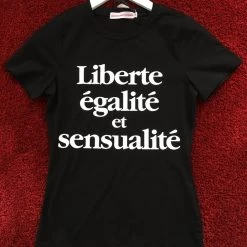 L'école Des Femmes T-shirts Liberte égalité Et Sensualite Tee (Black)
