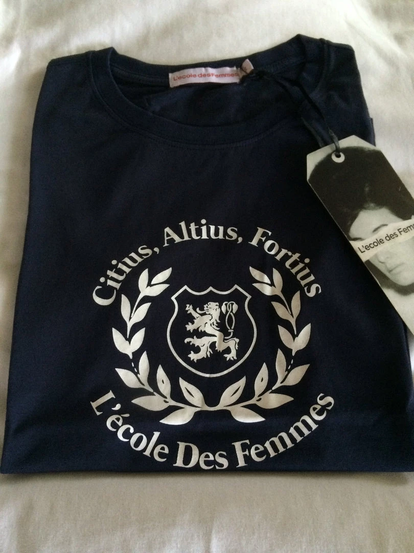 L'école Des Femmes Latin Tee (Navy) T-shirts 4 L'école Des Femmes Latin Tee (Navy) T-shirts